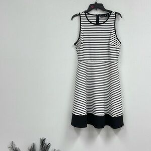 WHITE STRIPE DRESS BY NICOLE MILLER WOMEN’s SIZE LARGE/(12-14)